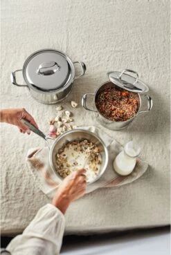 Demeyere 3 Delige Pannenset (Kookpan ø 18 / 20 Cm En Sauspan ø 20 Cm) + Deksels Atlantis 7 - RVS -Le Creuset Winkel 000022117