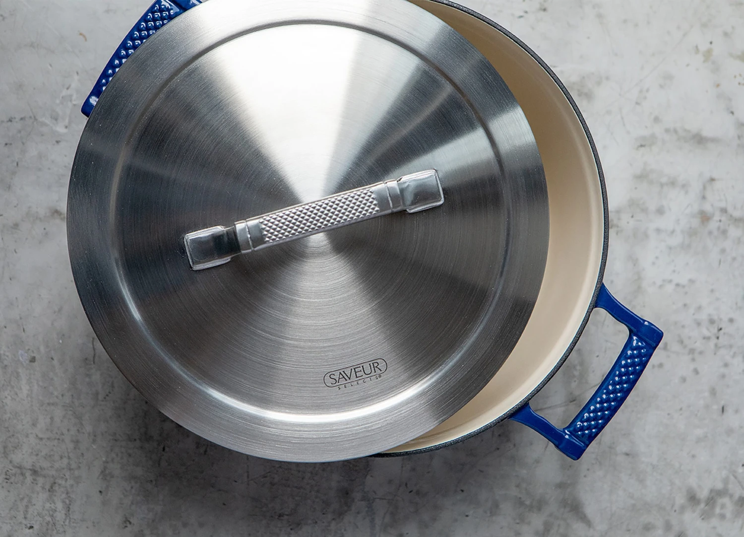 Saveur Selects Braadpan Voyage - Classic Blue - ø 25 Cm / 4.7 Liter - Geëmailleerde Anti-aanbaklaag 4 Saveur Selects Braadpan Voyage - Classic Blue - ø 25 Cm / 4.7 Liter - Geëmailleerde Anti-aanbaklaag - Afbeelding 4