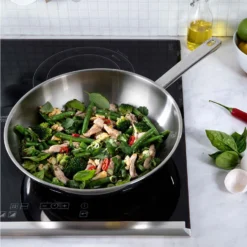 BK Wokpan Bright RVS - ø 28 Cm - Zonder Anti-aanbaklaag 8 BK Wokpan Bright RVS - ø 28 Cm - Zonder Anti-aanbaklaag -Le Creuset Winkel 11bc81fcb685ce434ad45e2c9fc75a1efe62e3fe BK Bri WokP 1pc CC005747 001 PIU