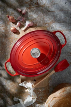 Le Creuset Braadpan Signature - Ovaal - Kersenrood - ø 33 Cm / 7.5 Liter 8 Le Creuset Braadpan Signature - Ovaal - Kersenrood - ø 33 Cm / 7.5 Liter -Le Creuset Winkel 21178330602430 3