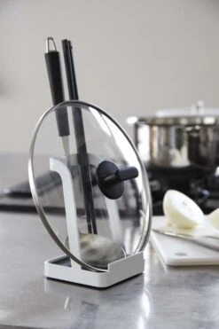 Yamazaki Lepelhouder Tower Wit -Le Creuset Winkel 2248 20WH 2013 1000x