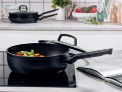 BK Hapjespan Met Deksel - Easy Induction - ø 24 Cm / 3.4 Liter - Keramische Anti-aanbaklaag -Le Creuset Winkel 2e9e00e0bf3a9093e742988eb6cb6cbd0ed9813d BK Easy Induction Skillet 24 009