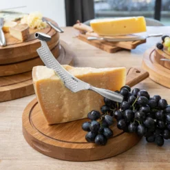 Boska Kaasmes Hollands Monaco+ 7 Boska Kaasmes Hollands Monaco+ -Le Creuset Winkel 307106 320091 Hollands Kaasmes Monaco Nr.8 Serveerplank Friends Rond M 2 Pasen 2023 scaled