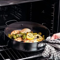 GreenPan Hapjespan Met Deksel - Copenhagen - Zwart - ø 28 Cm / 4.3 Liter - Keramische Anti-aanbaklaag -Le Creuset Winkel 9d5a0eba493d9b013c02ab84b26a3dfe73831ade 8 Cop Skill 28cm CC003347 001 OvenSafe5B15D