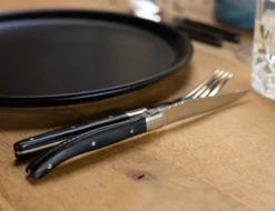 Jay Hill Bestekset Laguiole - Zwart - 16-delig / 4 Personen 9 Jay Hill Bestekset Laguiole - Zwart - 16-delig / 4 Personen -Le Creuset Winkel AR7A5876 1