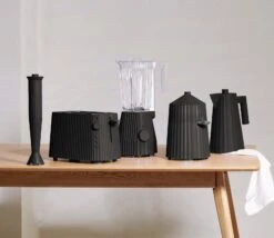 Alessi Broodrooster Plissé - 6 Standen - Zwart - Michele De Lucchi - MDL08 B -Le Creuset Winkel Alessi Plisse MDL06 07 08 09 10 B A4 3500pxl