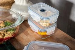 Sareva Vacuum Ovenschalen / Vershoudbakjes - Hittebestendig Glas - 3 Delige Set / 970 Ml + 1.7 Ltr -Le Creuset Winkel Crumble in ovenschaal en vershoudbakjes 4 2