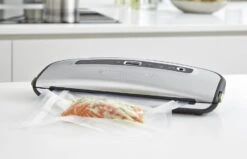 FoodSaver Vacumeermachine Urban Premium - Zilver - FFS015/X -Le Creuset Winkel FFS015X Lifestyle 11 5d36dfa644c896.24161818