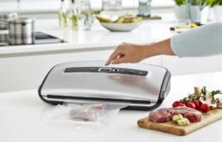 FoodSaver Vacumeermachine Urban Premium Plus - Zilver - FFS016/X -Le Creuset Winkel FFS016X Lifestyle 13 5d36e0ebf0c537.74118453