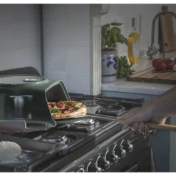 Fernus & Friends Pizza Oven - Voor Fornuis - Duck Green - Voor ø 26 Cm Pizza's -Le Creuset Winkel Fernus Pizza Groen