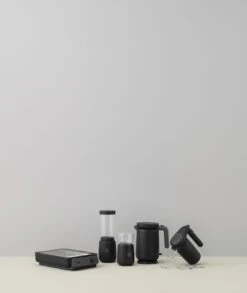 RIG TIG Rig-Tig Handmixer Foodie - 170 W - Zwart 4 RIG TIG Rig-Tig Handmixer Foodie - 170 W - Zwart -Le Creuset Winkel LS Z00601 1 Z00602 1 Z00603 1 Z00604 1 Z00605 1 FOODIE black 1