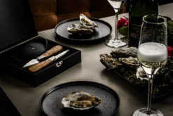 Laguiole Style De Vie Oestermessen Met Oesterhouder Luxury Line Olijfhout 7 Laguiole Style De Vie Oestermessen Met Oesterhouder Luxury Line Olijfhout -Le Creuset Winkel OesterOliveGift 2