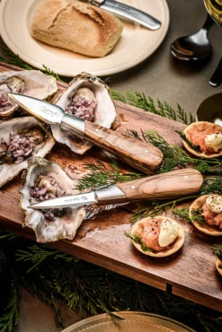 Laguiole Style De Vie Oestermessen Met Oesterhouder Luxury Line Olijfhout 6 Laguiole Style De Vie Oestermessen Met Oesterhouder Luxury Line Olijfhout -Le Creuset Winkel OesterOliveGift 3