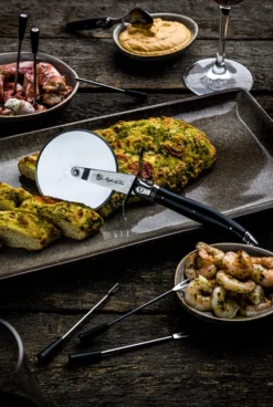 Laguiole Style De Vie Pizzasnijder Premium Line Zwart 5 Laguiole Style De Vie Pizzasnijder Premium Line Zwart -Le Creuset Winkel PrPizzaSnijder 2