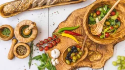 Jay Hill Serveerplank Tunea - Olijfhout - Schors XL 64 - 72 Cm -Le Creuset Winkel Tunea 33 scaled