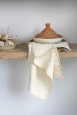 Walra Theedoek Superior Dry Cloth Geel 50 X 70 Cm 7 Walra Theedoek Superior Dry Cloth Geel 50 X 70 Cm -Le Creuset Winkel WALRA TT SUPERIORDRYCLOTH 50X70 YELLOW SF original scaled 1