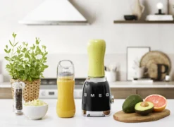 SMEG Smoothie Blender - Compact - Zwart - 600 Ml - PBF01BLEU -Le Creuset Winkel WEB PBF01BLEU L03.jpg