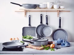 BK Hapjespan Met Deksel - Granite - ø 28 Cm / 4.2 Liter - Keramische Anti-aanbaklaag -Le Creuset Winkel a9a10a2118f35b32a874694b28192e34d80b5704 BK Granite PH00424 001 1 1 1