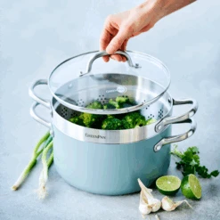 Greenpan Pannenset Met Keukenhulpjes Mayflower - 5 Delige Set -Le Creuset Winkel bf86a4f734c2b87cec3eb66d490febec9d321f67 GP MAY Cvd Casserole with lid 24cm 5 7L SS colander 24cm Lifestyle a