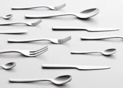 Alessi Tafelvork Ovale - REB09/2 - Door Ronan & Erwan Bouroullec -Le Creuset Winkel dezeen Ovale cutlery by Ronan and Erwan Bouroullec for Alessi 12 1 2