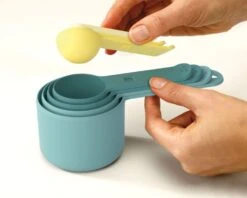 Joseph Joseph Maatlepels Nest Sky -Le Creuset Winkel joseph joseph maatcupjes2
