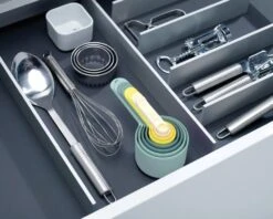 Joseph Joseph Maatlepels Nest Sky -Le Creuset Winkel joseph joseph maatcupjes3