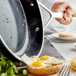 Demeyere Koekenpannen Alu Pro 5 - Ceraforce - ø 24 + 28 Cm - Keramische Anti-aanbaklaag -Le Creuset Winkel pdp masonry content demeyere alu pro cera 5 pan ceraforce 750x750