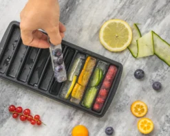 Sareva IJsblokjesvorm - 10 Ijsstaafjes - Siliconen - Easy Release - Herbruikbaar 7 Sareva IJsblokjesvorm - 10 Ijsstaafjes - Siliconen - Easy Release - Herbruikbaar -Le Creuset Winkel product 10 1 scaled