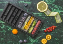 Sareva IJsblokjesvorm - 10 Ijsstaafjes - Siliconen - Easy Release - Herbruikbaar 9 Sareva IJsblokjesvorm - 10 Ijsstaafjes - Siliconen - Easy Release - Herbruikbaar -Le Creuset Winkel product 9 7 scaled