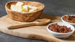 Jay Hill Sauslepel Tunea - Olijfhout - 30 Cm -Le Creuset Winkel tunea 25 3 scaled